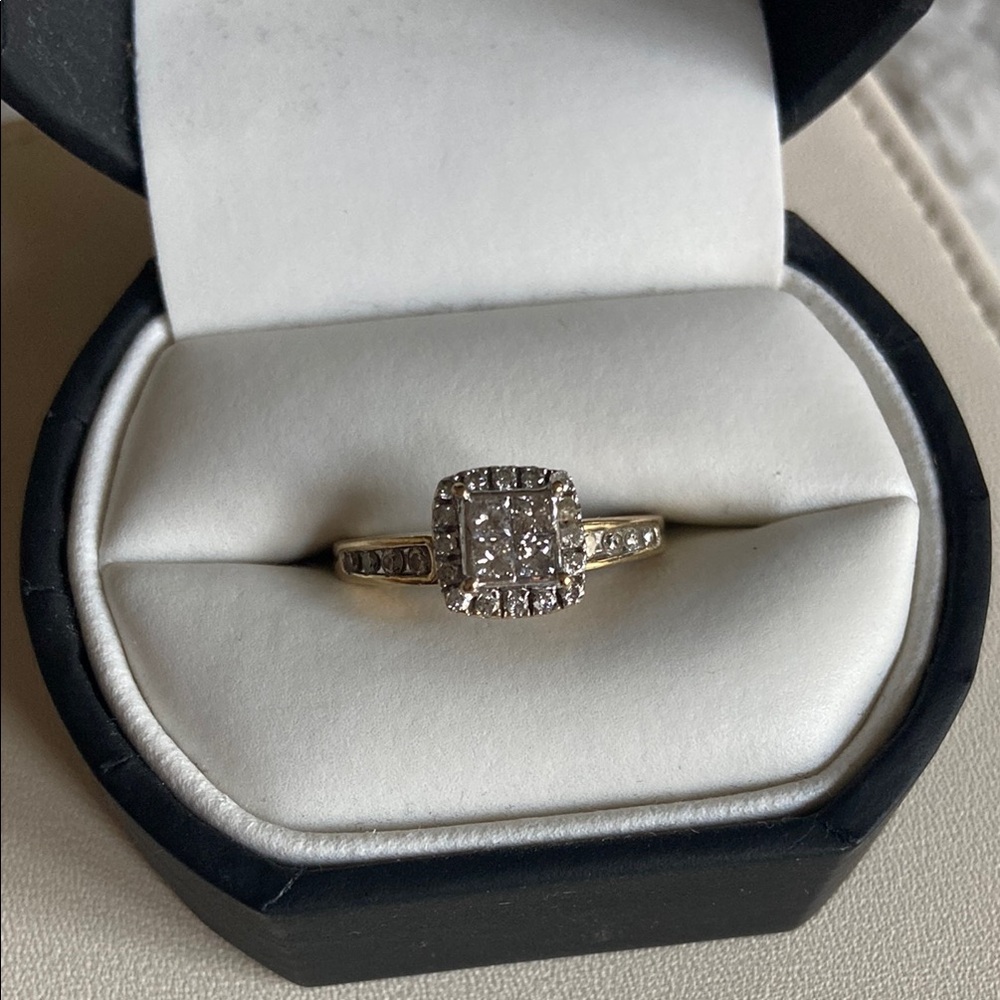 Elegant Gold and Silver Women's Ring